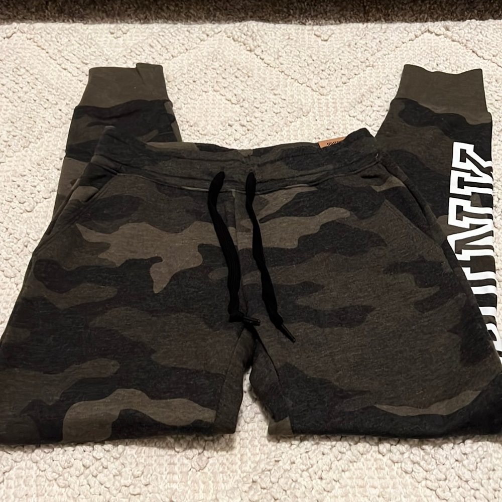 Skinny cami print joggers with tags